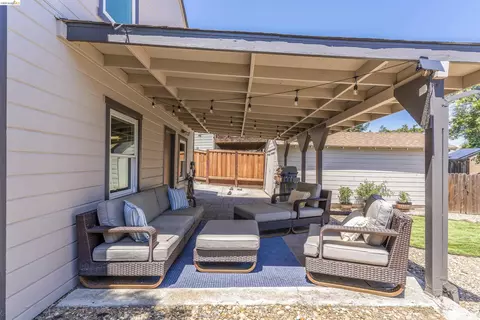 Exterior - 2001 Boynton Ave, Martinez, CA 94553 photo 9 of 12