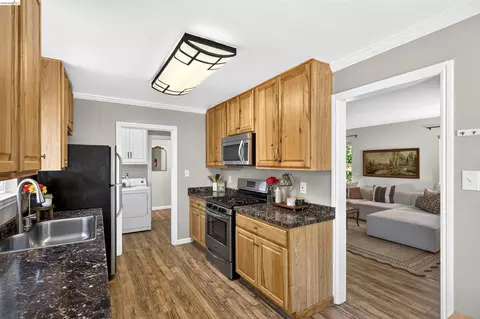 Kitchen - 2001 Boynton Ave, Martinez, CA 94553 photo 1 of 6