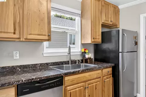 Kitchen - 2001 Boynton Ave, Martinez, CA 94553 photo 3 of 6