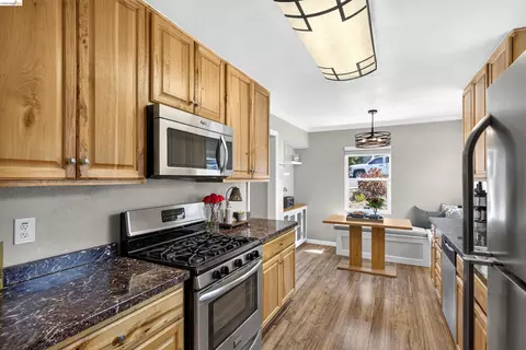 Kitchen - 2001 Boynton Ave, Martinez, CA 94553 photo 5 of 6