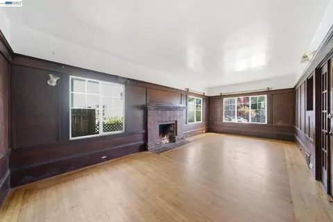 5315 Cole St, Oakland, CA 94601
