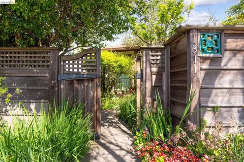 1311 Hopkins St, Berkeley, CA 94702