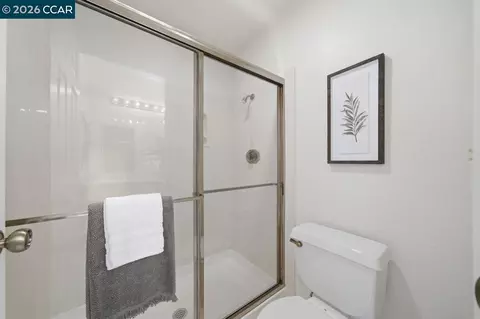 Bath - 801 Timbercove St #4, Vallejo, CA 94591 photo 2 of 3