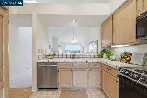 Kitchen - 801 Timbercove St #4, Vallejo, CA 94591 photo 2 of 2