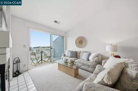 Living - 801 Timbercove St #4, Vallejo, CA 94591 photo 5 of 5