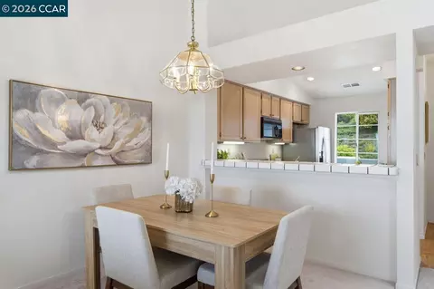 Dining - 801 Timbercove St #4, Vallejo, CA 94591 photo 3 of 5