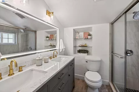 Bath - 4687 Second St, Pleasanton, CA 94566 photo 4 of 4