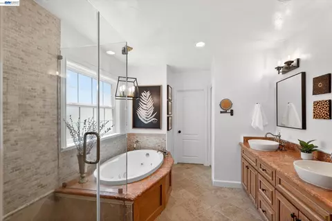 Bath - 4687 Second St, Pleasanton, CA 94566 photo 2 of 4