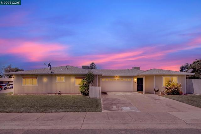 221 Eric Cir, Galt, CA 95632