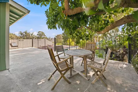 Exterior - 306 Winchester St, Vallejo, CA 94590 photo 6 of 22