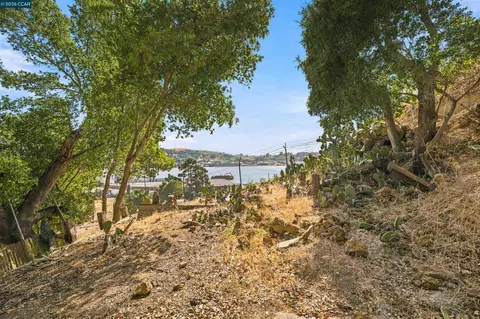 View/Area - 306 Winchester St, Vallejo, CA 94590 photo 3 of 3