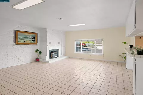 Living - 306 Winchester St, Vallejo, CA 94590 photo 7 of 7