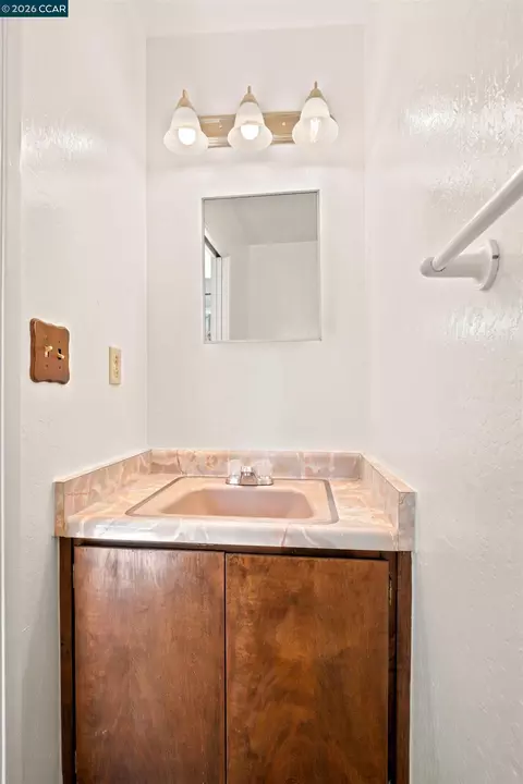 Bath - 306 Winchester St, Vallejo, CA 94590 photo 3 of 5