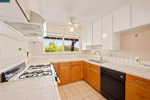 Kitchen - 306 Winchester St, Vallejo, CA 94590 photo 4 of 4