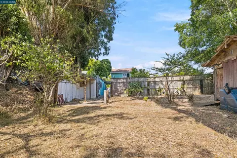 Exterior - 306 Winchester St, Vallejo, CA 94590 photo 16 of 22
