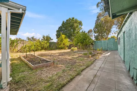 Exterior - 306 Winchester St, Vallejo, CA 94590 photo 10 of 22
