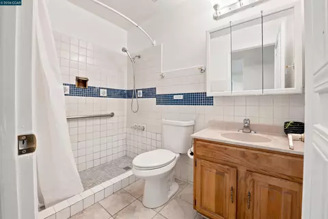 Bath - 306 Winchester St, Vallejo, CA 94590 photo 1 of 5