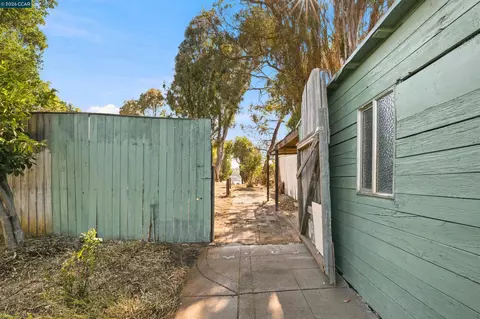 Exterior - 306 Winchester St, Vallejo, CA 94590 photo 12 of 22
