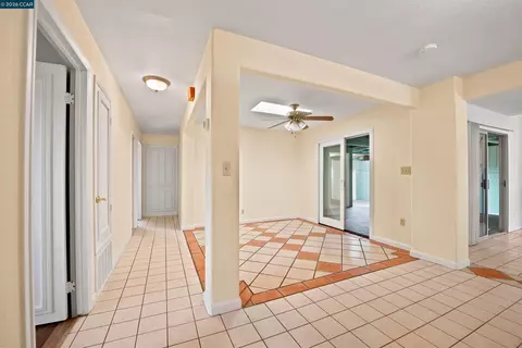 Entry Way - 306 Winchester St, Vallejo, CA 94590 photo 2 of 4