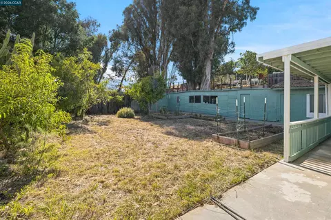Exterior - 306 Winchester St, Vallejo, CA 94590 photo 9 of 22