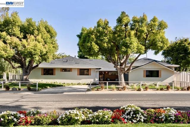 1300 Patio Dr, Campbell, CA 95008