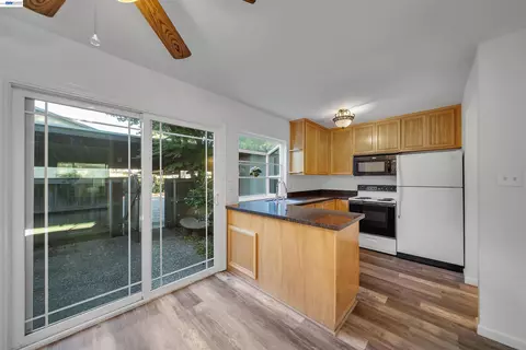 8848 La Riviera Dr #B, Sacramento, CA 95826