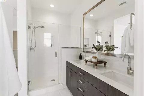 Bath - 1355 Pullman Way, Oakland, CA 94607 photo 3 of 8