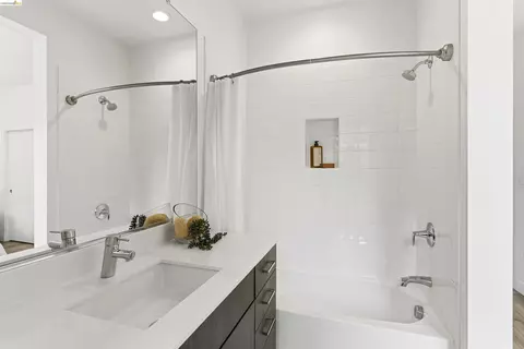 Bath - 1355 Pullman Way, Oakland, CA 94607 photo 7 of 8