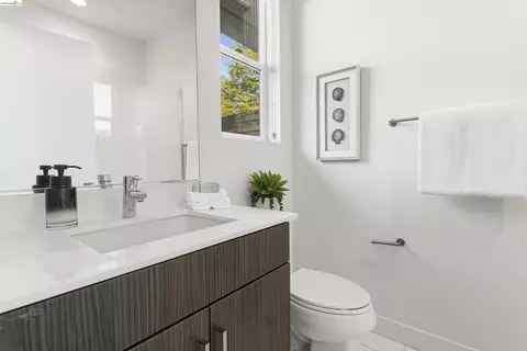 Bath - 1355 Pullman Way, Oakland, CA 94607 photo 2 of 8