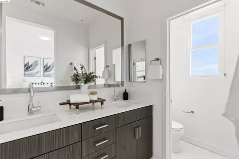 Bath - 1355 Pullman Way, Oakland, CA 94607 photo 4 of 8