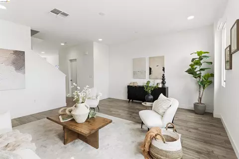 Living - 1355 Pullman Way, Oakland, CA 94607 photo 2 of 5