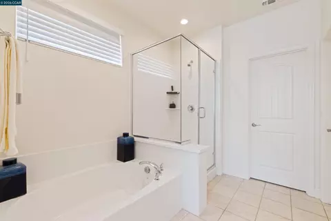Bath - 4548 Park Side St, Antioch, CA 94531 photo 1 of 2
