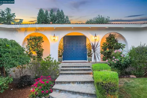 10 Darnby Ct, Orinda, CA 94563