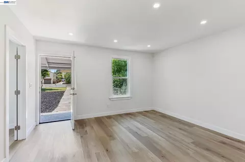 212 Illinois St, Vallejo, CA 94590 photo 8