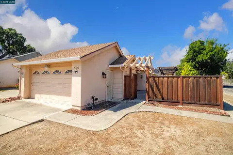899 Malibu Dr, Concord, CA 94518 photo 1