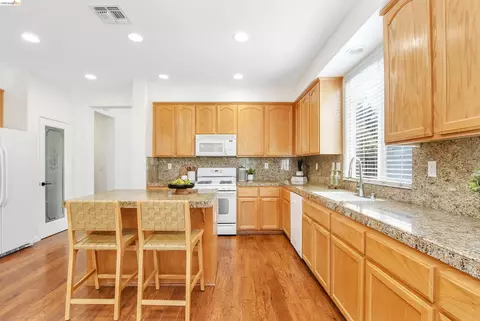 Kitchen - 4681 Big Bear Rd, Oakley, CA 94561 photo 3 of 4