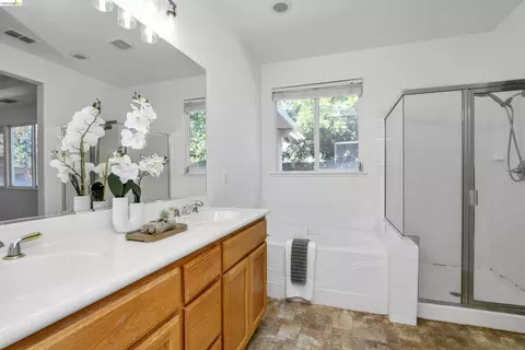 Bath - 4681 Big Bear Rd, Oakley, CA 94561 photo 3 of 3