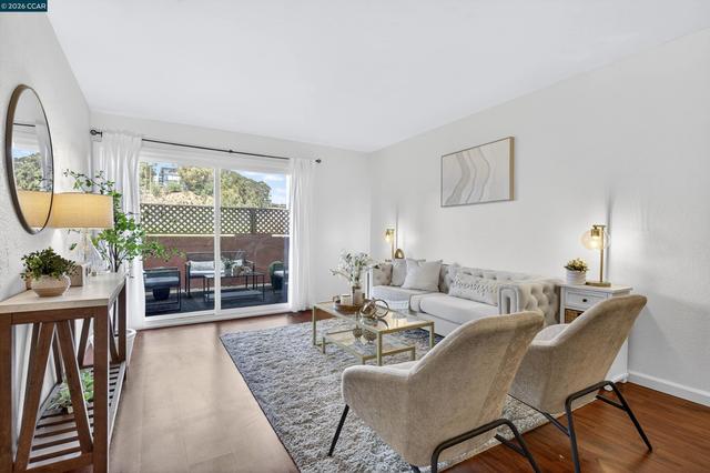 2005 Pleasant Valley Ave #103, Oakland, CA 94611