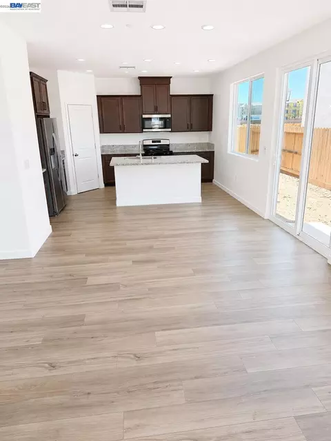 1392 Leonhardt Loop, Lincoln, CA 95648 photo 5