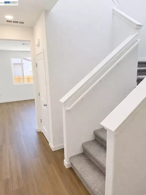 1392 Leonhardt Loop, Lincoln, CA 95648 photo 2