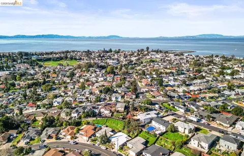 905 1st St, Rodeo, CA 94572