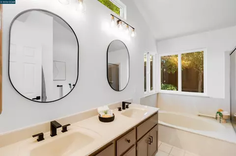 Bath - 109 Crow Pl, Clayton, CA 94517 photo 6 of 7