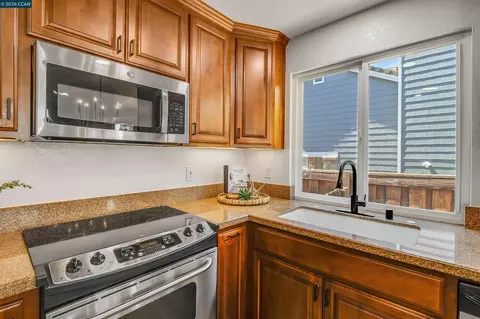 Kitchen - 109 Crow Pl, Clayton, CA 94517 photo 3 of 5