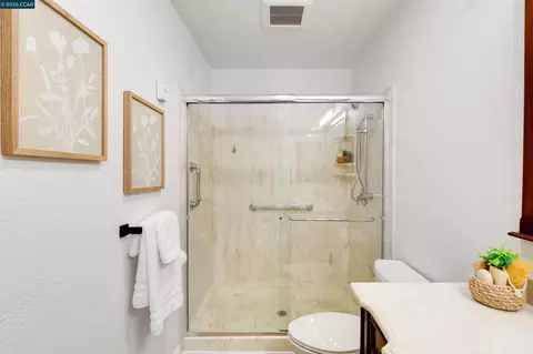 Bath - 109 Crow Pl, Clayton, CA 94517 photo 3 of 7