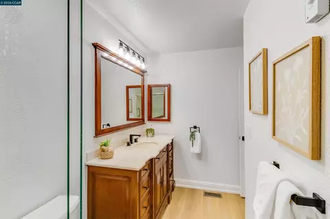 Bath - 109 Crow Pl, Clayton, CA 94517 photo 4 of 7