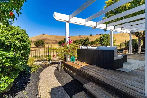 Exterior - 109 Crow Pl, Clayton, CA 94517 photo 14 of 23