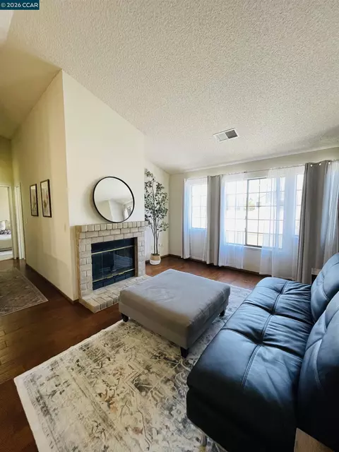 Living - 1111 Devonwood, Hercules, CA 94547 photo 2 of 3