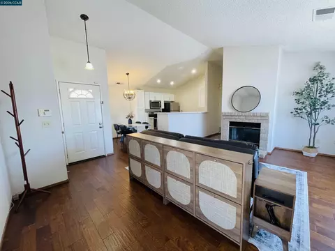Entry Way - 1111 Devonwood, Hercules, CA 94547 photo 2 of 2