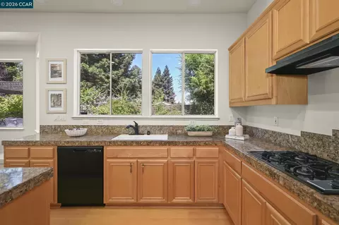 Kitchen - 1895 Renee Way, Concord, CA 94521 photo 4 of 6