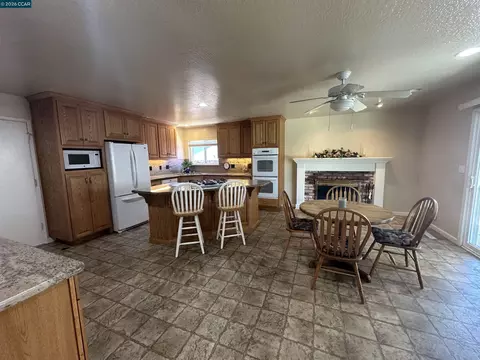 Kitchen - 1707 Bishop Dr, Concord, CA 94521 photo 5 of 7